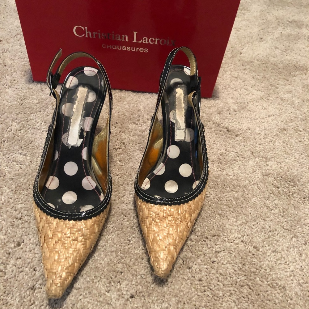 Christian Lacroix straw & black patent sling back pumps, 38 💗🖤
